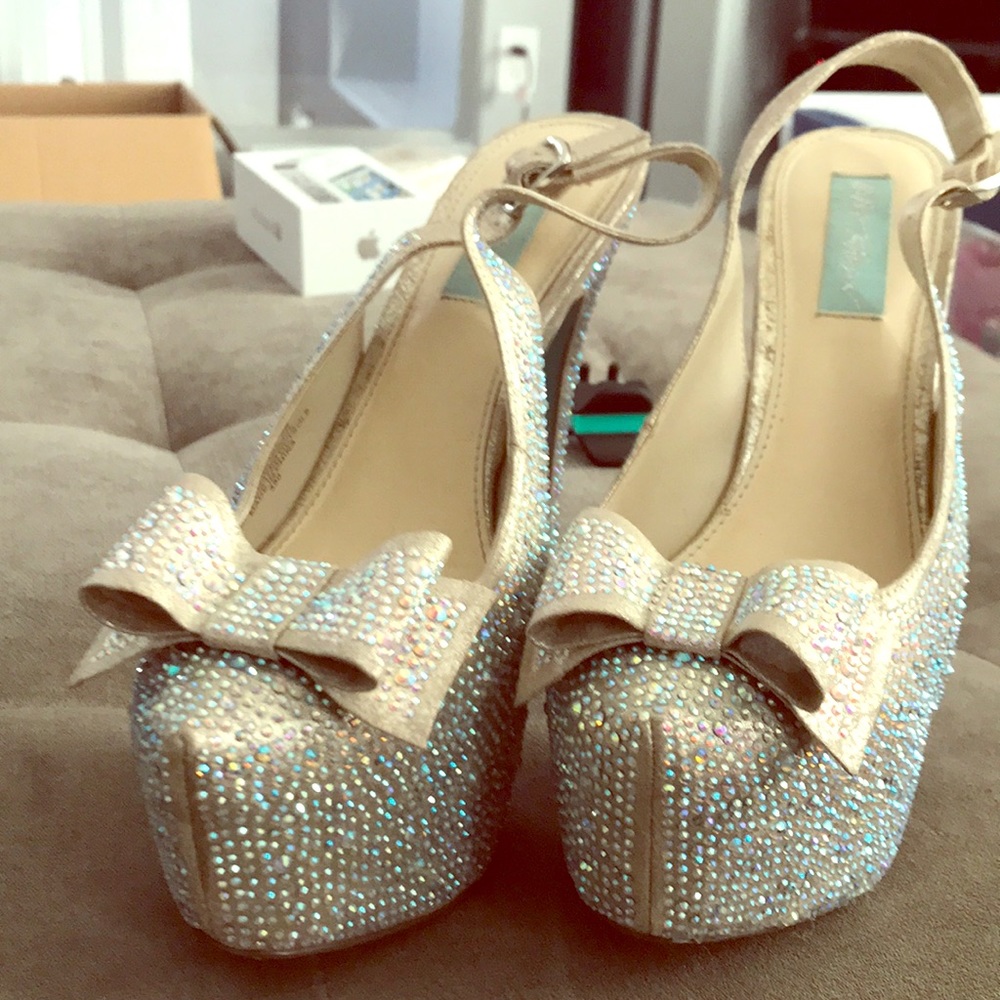 BetseyJohnson Sparkley Pump with Bow